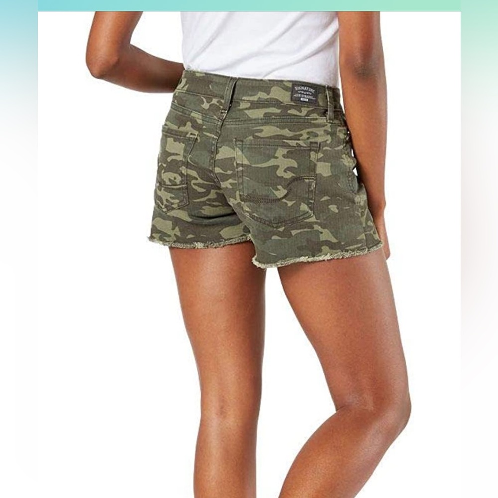 Levi’s Camo Mid Rise Shorts - Picture 8 of 9